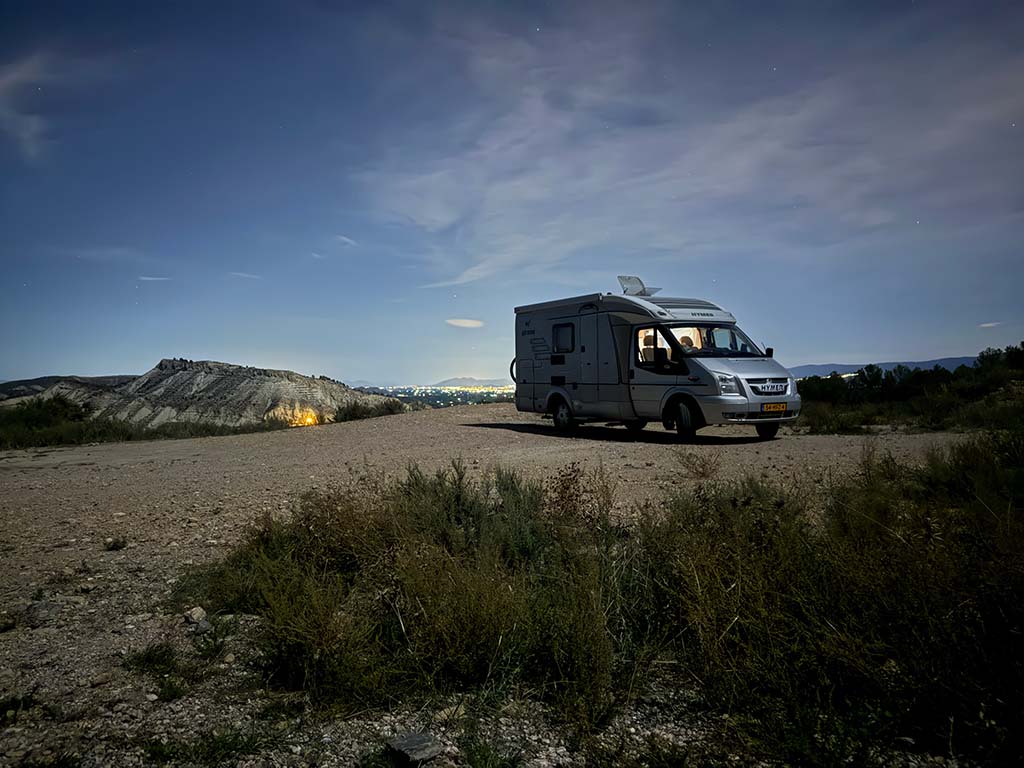 Camper at night from the golfnomad