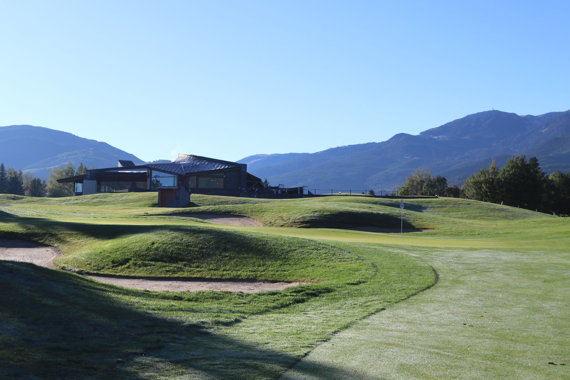 A view of Golf Fontanals, clubhouse, adventures of a golfnomad, architect Enric Miralles