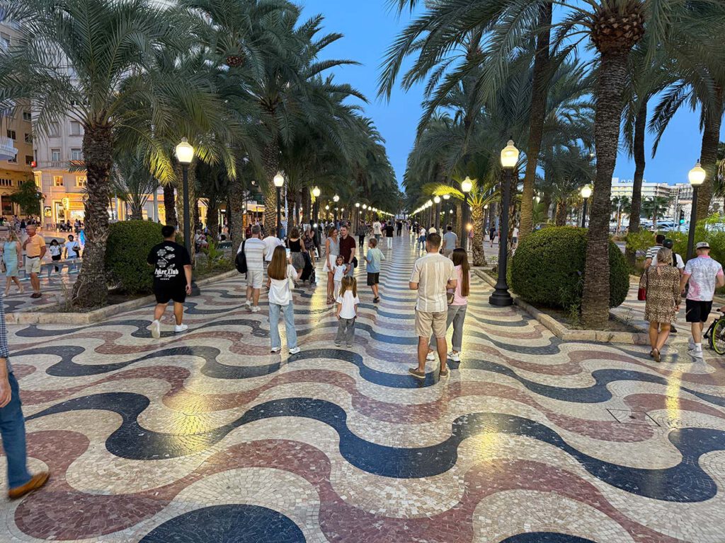 Alicante boulevard evening