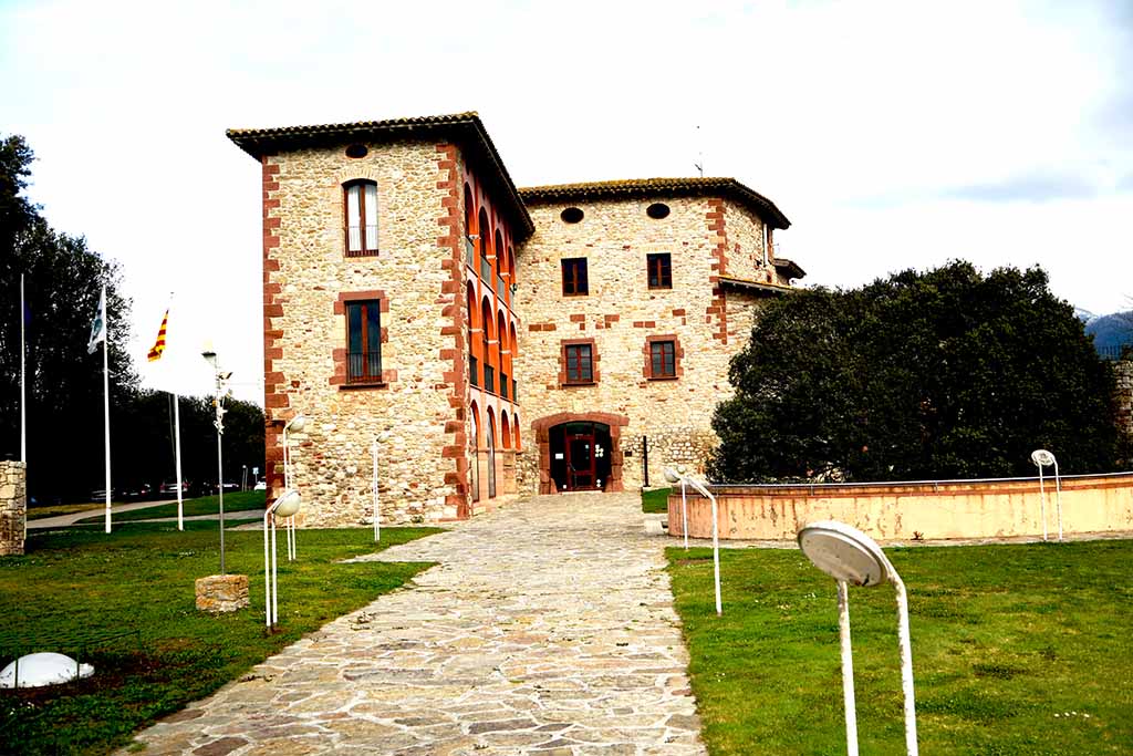 Clubhouse Golf Montanya for the book Adventures of a Golfnomad